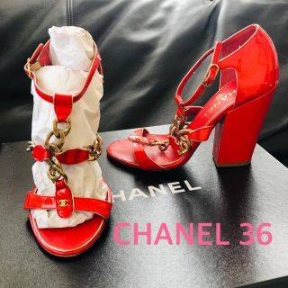 シャネル(CHANEL)のCHANEL 美品 レッド チェーンデザイン サンダル 36(サンダル)