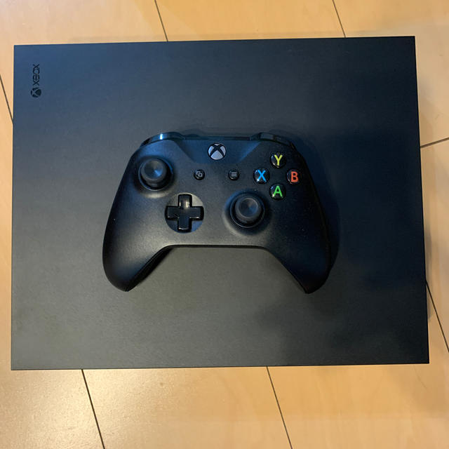 Xbox(エックスボックス)のXbox One X 本体　4K HDR エンタメ/ホビーのゲームソフト/ゲーム機本体(家庭用ゲーム機本体)の商品写真
