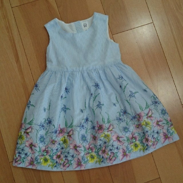 babyGAP(ベビーギャップ)のbaby Gap 花柄ワンピース 100(3years) キッズ/ベビー/マタニティのキッズ服女の子用(90cm~)(ワンピース)の商品写真