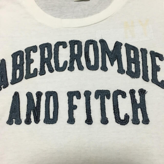 Abercrombie&Fitch(アバクロンビーアンドフィッチ)のアバクロ白Tシャツ レディースのトップス(Tシャツ(半袖/袖なし))の商品写真