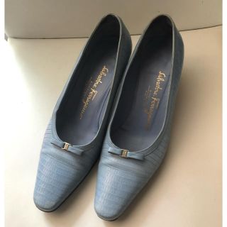 フェラガモ(Ferragamo)のフェラガモ　水色のパンプス(ハイヒール/パンプス)