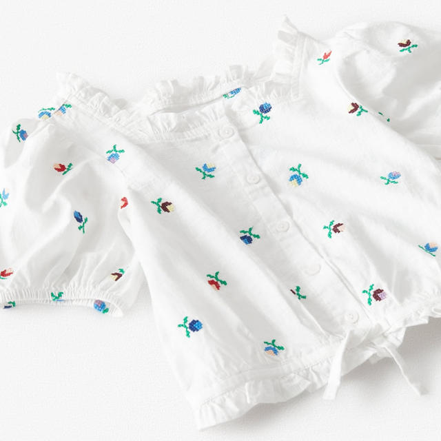 ZARA KIDS(ザラキッズ)のzara フラワー刺繍ブラウス レディースのトップス(シャツ/ブラウス(半袖/袖なし))の商品写真