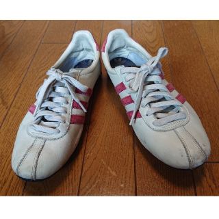 アディダス(adidas)の【中古】adidas TITAN 2足（白赤26.0 &白青26.5）(スニーカー)