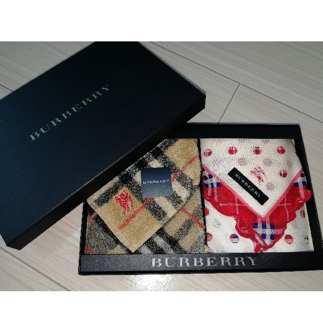 BURBERRY(バーバリー)のBURBERRY　ハンドタオルとハンカチのセット エンタメ/ホビーのアニメグッズ(タオル)の商品写真