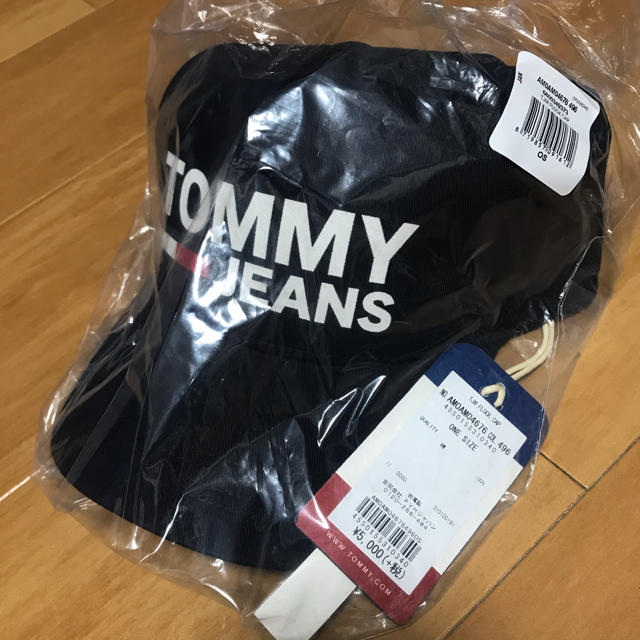 TOMMY(トミー)の新品未着用タグ付き　トミーヒルフィガー　キャップ　ネイビー レディースの帽子(キャップ)の商品写真