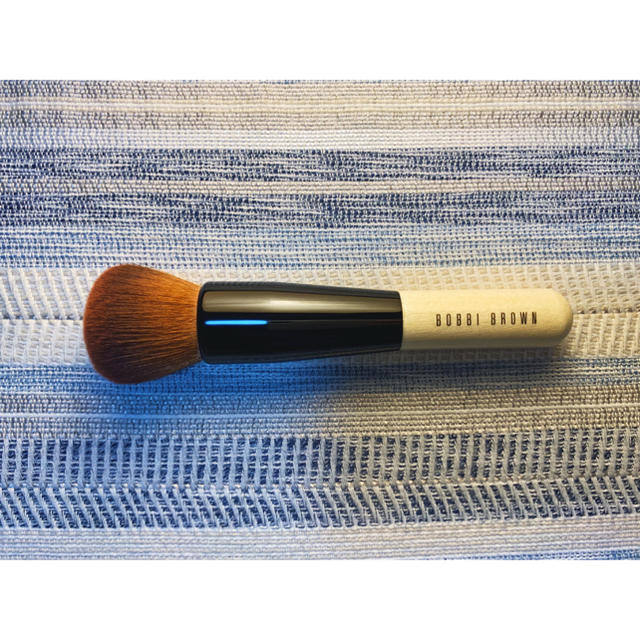 BOBBI BROWN(ボビイブラウン)のbobbi brown フルカバレッジ フェイス ブラシ コスメ/美容のメイク道具/ケアグッズ(ブラシ・チップ)の商品写真