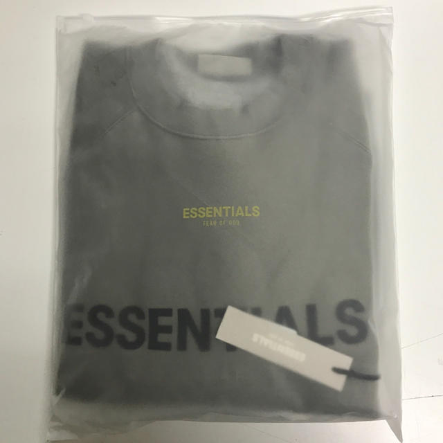 FEAR OF GOD(フィアオブゴッド)のFOG ESSENTIALS スウェットトレーナー グレー L 新品 送料込 メンズのトップス(スウェット)の商品写真