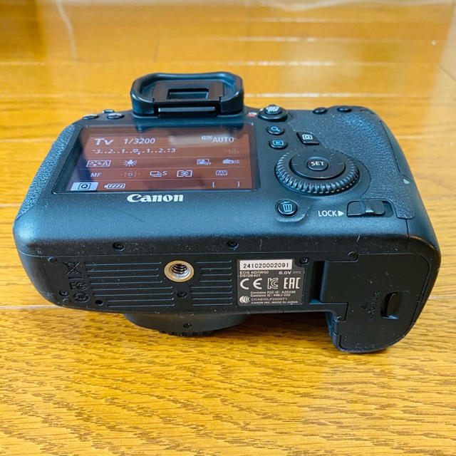 カメラキャノン EOS 6D フルサイズ一眼レフカメラ ボディ