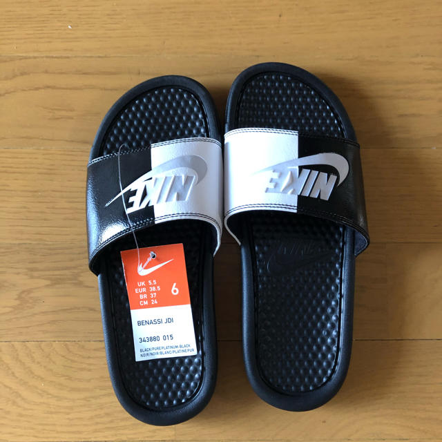 NIKE(ナイキ)のNIKE BENASSI 24.0 メンズの靴/シューズ(サンダル)の商品写真