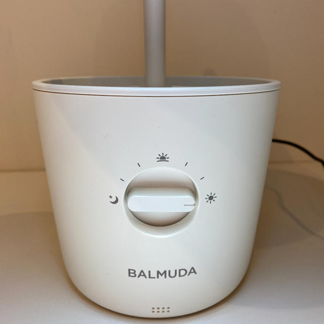 BALMUDA(バルミューダ)のバルミューダ　デスクライト インテリア/住まい/日用品のライト/照明/LED(テーブルスタンド)の商品写真