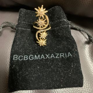 ビーシービージーマックスアズリア(BCBGMAXAZRIA)のBCBG キラキラストーンリング　(リング(指輪))