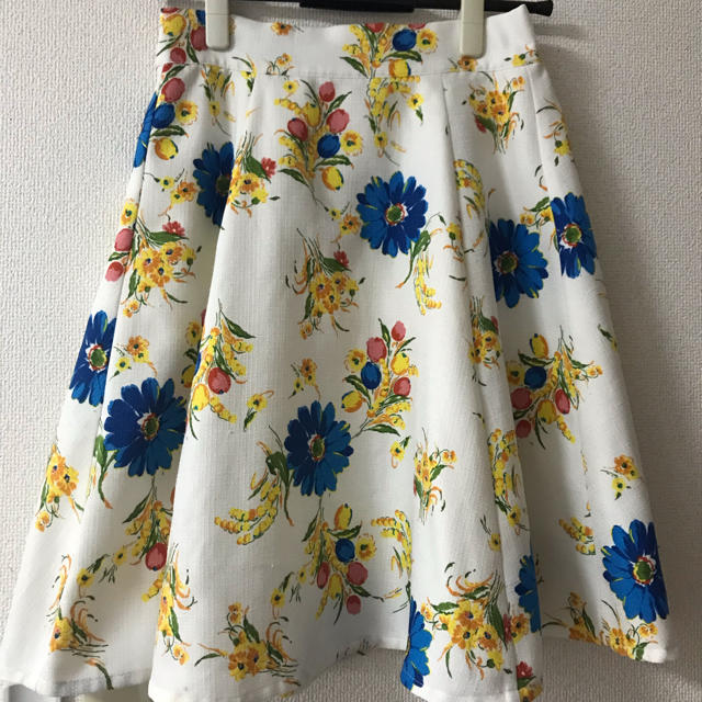 FREE'S MART(フリーズマート)のフリーズマート　花柄スカート  レディースのスカート(ひざ丈スカート)の商品写真