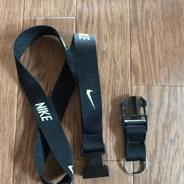 NIKE(ナイキ)のナイキネックストラップ スマホ/家電/カメラのスマホアクセサリー(ネックストラップ)の商品写真