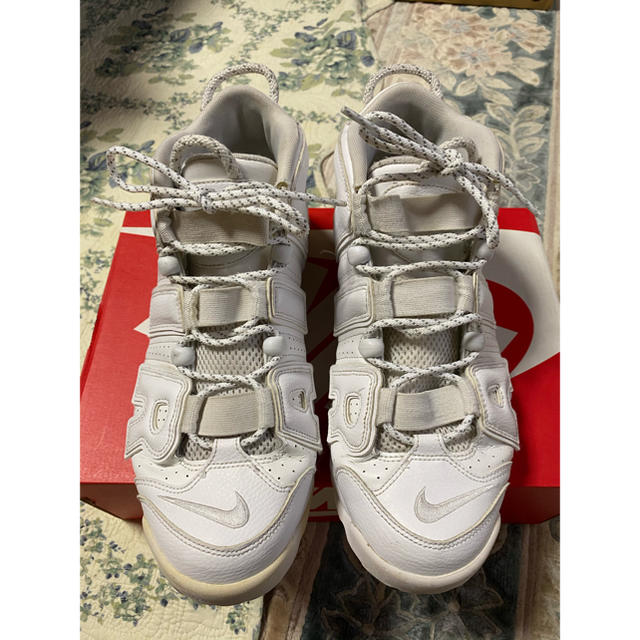 NIKE(ナイキ)のNIKE MORE UPTEMPO  28.5cm メンズの靴/シューズ(スニーカー)の商品写真