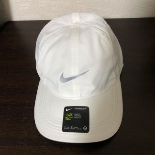 ナイキ(NIKE)のナイキ フェザーライトキャップ エアロビル　ホワイト(キャップ)