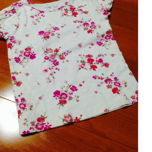 GAP(ギャップ)のgapカットソー110 キッズ/ベビー/マタニティのキッズ服女の子用(90cm~)(その他)の商品写真