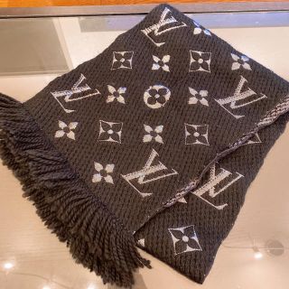 ルイヴィトン(LOUIS VUITTON)のルイ・ヴィトン エシャルプロゴマニアシャイン ブラック×シルバー(マフラー/ショール)