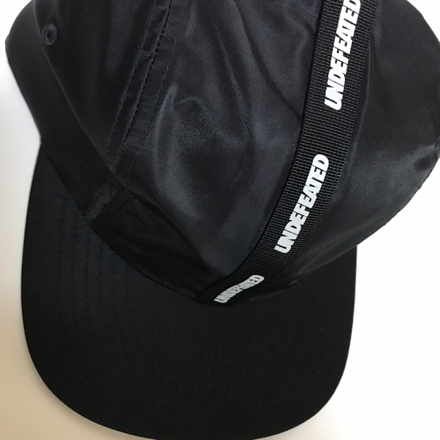 UNDEFEATED(アンディフィーテッド)のUNDEFEATED BLACK CAP アンディフィーテッド キャップ 黒 メンズの帽子(キャップ)の商品写真