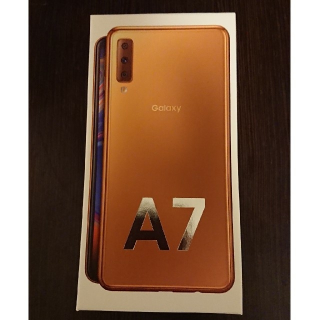 Galaxy(ギャラクシー)のSIMフリー Galaxy A7 ゴールド SM-A750C スマホ/家電/カメラのスマートフォン/携帯電話(スマートフォン本体)の商品写真