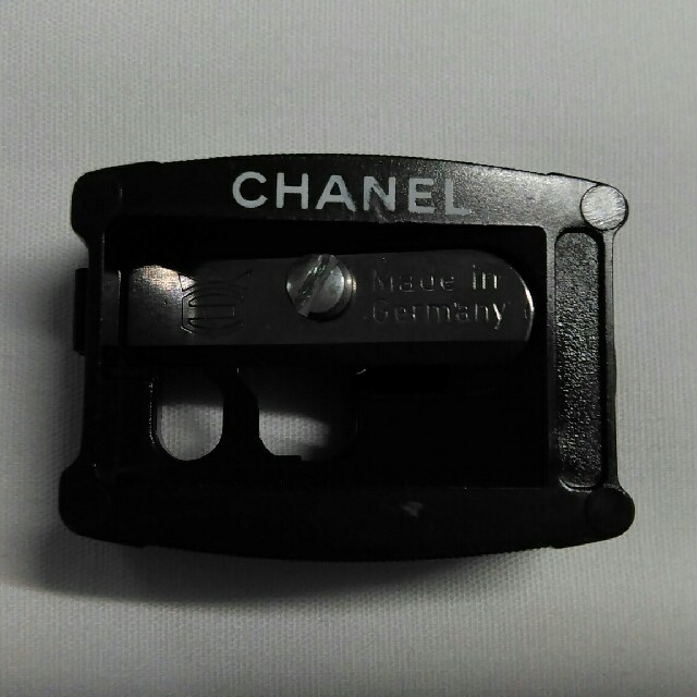 CHANEL(シャネル)のCHANEL アイブロウペンシル用 シャープナー 削り 2個 未使用 コスメ/美容のベースメイク/化粧品(アイブロウペンシル)の商品写真