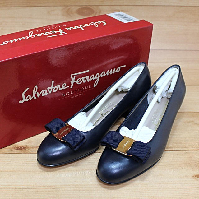 Salvatore Ferragamo(サルヴァトーレフェラガモ)の正規品【未使用】Salvatore Ferragamo パンプス  レディースの靴/シューズ(ハイヒール/パンプス)の商品写真