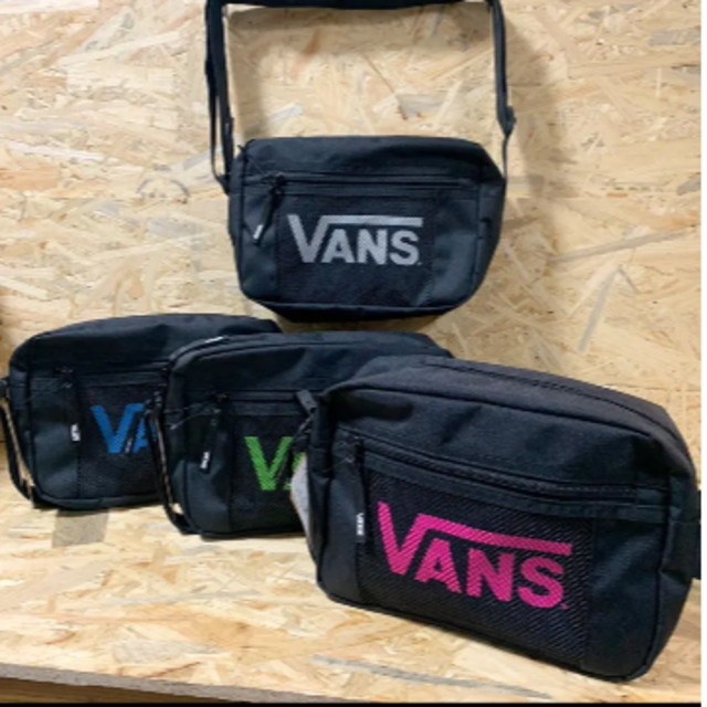 VANS(ヴァンズ)のVANS バンズ ヴァンズ ショルダーバッグ ポーチ  新品 未使用 レディースのファッション小物(ポーチ)の商品写真