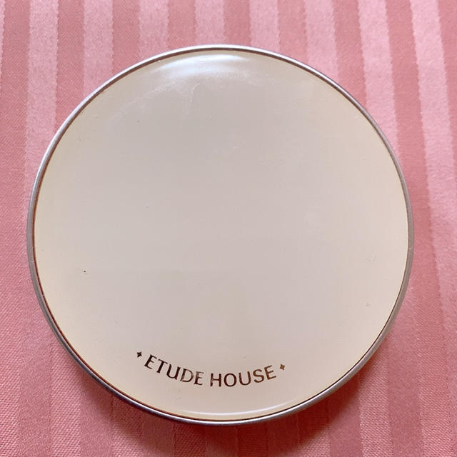 ETUDE HOUSE(エチュードハウス)のケース付き エチュードハウス  リアルパウダークッションファンデーション コスメ/美容のベースメイク/化粧品(ファンデーション)の商品写真