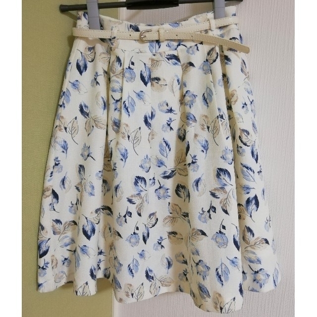 HONEYS(ハニーズ)の【美品】フラワープリントスカート♡ レディースのスカート(ひざ丈スカート)の商品写真