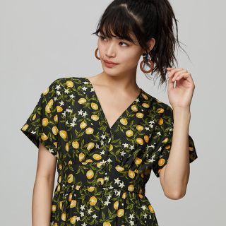 ジーユー(GU)のGU✖️ケイタマルヤマ🍋レモンプリントワンピース👗(ロングワンピース/マキシワンピース)