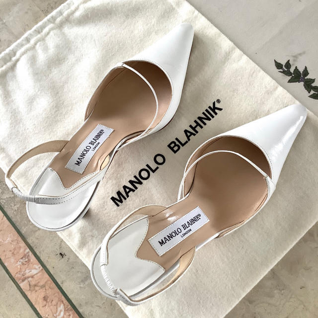 MANOLO BLAHNIK(マノロブラニク)の美品!憧れのマノロブラニク ピュアホワイト 極上カーフ 24㎝ レディースの靴/シューズ(サンダル)の商品写真
