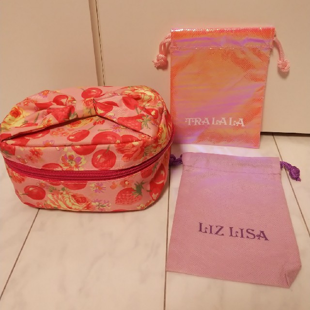 LIZ LISA(リズリサ)のリズリサ 化粧ポーチと、TRALALAのかわいいショッパーみたいな袋 レディースのファッション小物(ポーチ)の商品写真