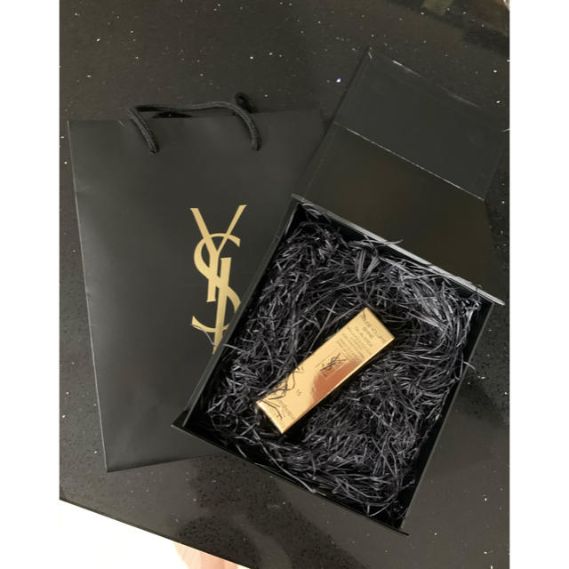 Yves Saint Laurent Beaute(イヴサンローランボーテ)のYSL ルージュヴォリュプテシャイン　NO15 コスメ/美容のベースメイク/化粧品(口紅)の商品写真