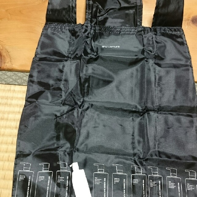 shu uemura(シュウウエムラ)のシュウウエムラ 折り畳みエコバック 非売品 黒 ナイロン レディースのバッグ(エコバッグ)の商品写真
