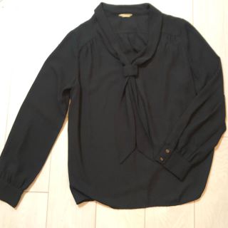 ビームス(BEAMS)の【BEAMS 美品】タイ ブラウス(ブラック)(シャツ/ブラウス(長袖/七分))