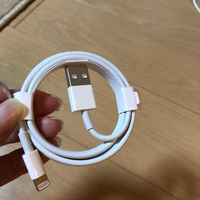 iPhone(アイフォーン)のiPhone 純正品　充電コード スマホ/家電/カメラのスマートフォン/携帯電話(バッテリー/充電器)の商品写真