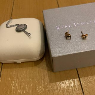 スタージュエリー(STAR JEWELRY)のスタージュエリー　　星　月　　18k ブラックダイヤピアス(ピアス)