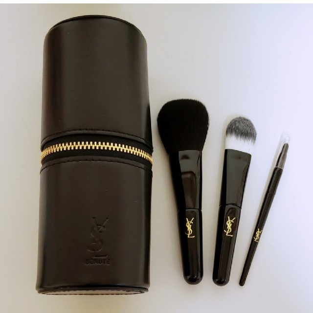 Yves Saint Laurent Beaute(イヴサンローランボーテ)の【新品】イヴサンローラン ブラシ ノベルティ コスメ/美容のコスメ/美容 その他(その他)の商品写真