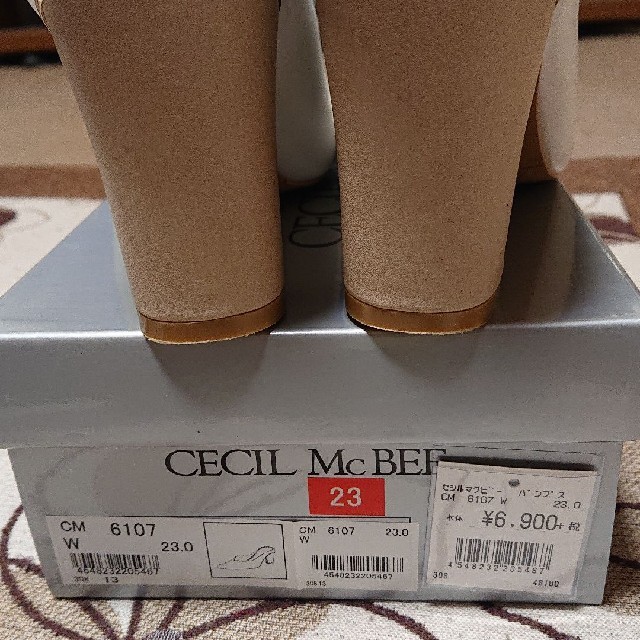 CECIL McBEE(セシルマクビー)の新品同 CECIL McBEE Ｖカットミュールパンプス白 レディースの靴/シューズ(ミュール)の商品写真
