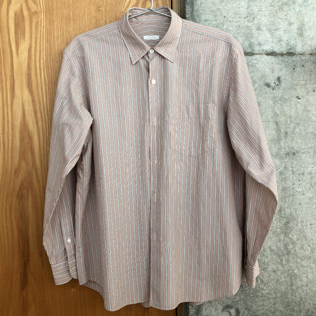 COMOLI(コモリ)の美品　コモリ　ピンクストライプシャツ メンズのトップス(シャツ)の商品写真