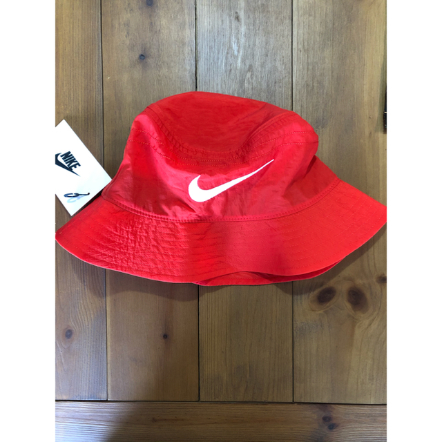 NIKE(ナイキ)のSTUSSY × NIKE BUCKET HAT S/M ナイキ レッド  メンズの帽子(ハット)の商品写真