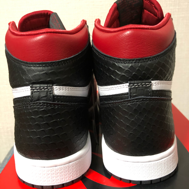 NIKE(ナイキ)のNIKE WMNS AIR JORDAN 1 "SATIN RED"24.5cm レディースの靴/シューズ(スニーカー)の商品写真