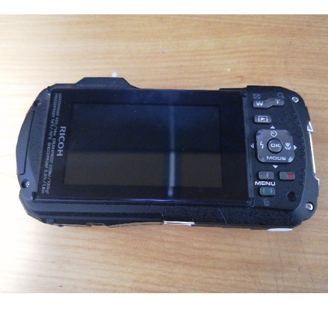 RICOH(リコー)の（中古）RICOH WG-40Wホワイト　未使用マイクロSDカード付 スマホ/家電/カメラのカメラ(コンパクトデジタルカメラ)の商品写真