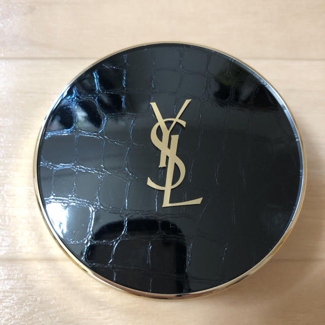 Yves Saint Laurent Beaute(イヴサンローランボーテ)のイヴ サンローラン アンクル ド ポー ルクッション 限定 ケース　クロコ コスメ/美容のベースメイク/化粧品(ファンデーション)の商品写真