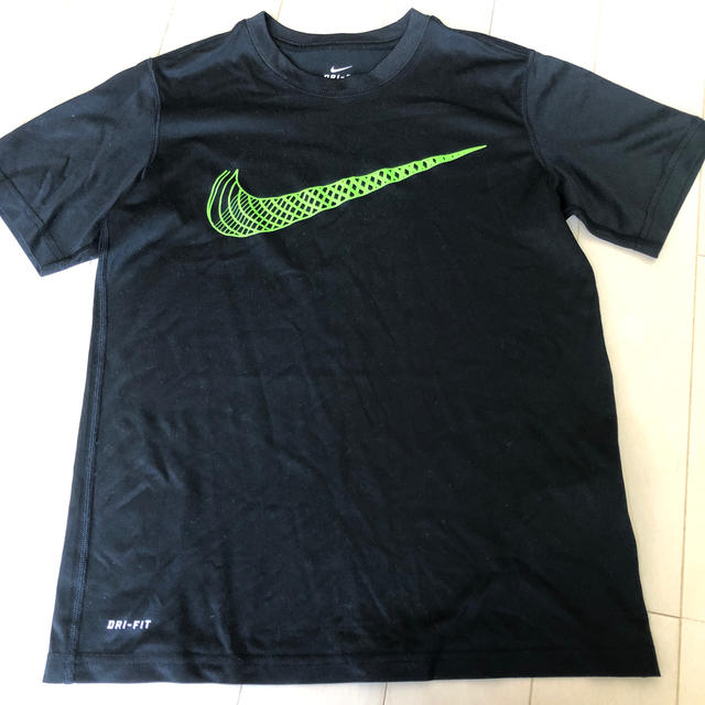 NIKE(ナイキ)のNIKE Tシャツ キッズ/ベビー/マタニティのキッズ服男の子用(90cm~)(Tシャツ/カットソー)の商品写真