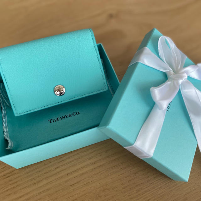 Tiffany & Co.(ティファニー)の【新品未使用】ティファニー名刺入れ ヴァーティカルフォールドカードケース レディースのファッション小物(名刺入れ/定期入れ)の商品写真