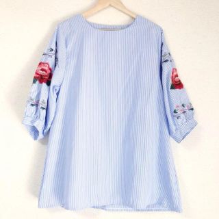 ザラ(ZARA)のけんけんさま専用⭐️水色ストライプ✖️お花刺繍が可愛い(๑˃̵ᴗ˂̵)✨‼️(シャツ/ブラウス(半袖/袖なし))