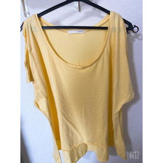 マウジー(moussy)のmoussy トップス Tシャツ カットソー　黄　イエロー(Tシャツ(半袖/袖なし))