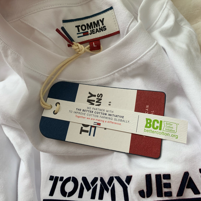 TOMMY HILFIGER(トミーヒルフィガー)の★新品タグつき★TOMMY JEANS トミー白Tシャツ メンズのトップス(Tシャツ/カットソー(半袖/袖なし))の商品写真