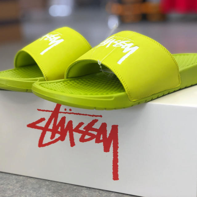 STUSSY(ステューシー)の新品送料込み★STUSSY×NIKE べナッシ29cm メンズの靴/シューズ(サンダル)の商品写真