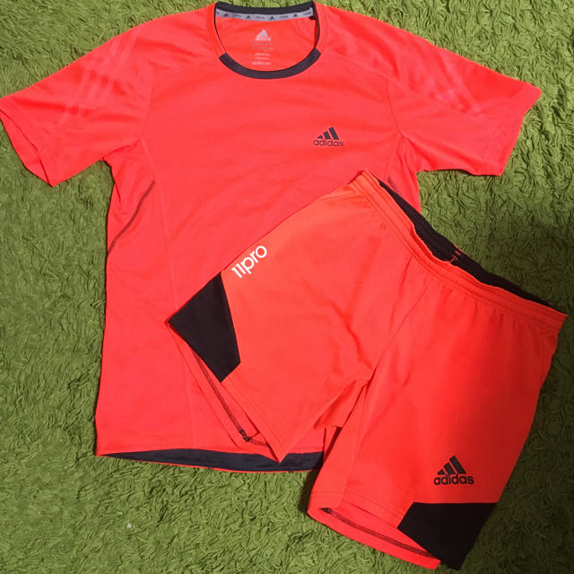 adidas(アディダス)のアディダス　Tシャツ＆パンツ　セット スポーツ/アウトドアのサッカー/フットサル(ウェア)の商品写真